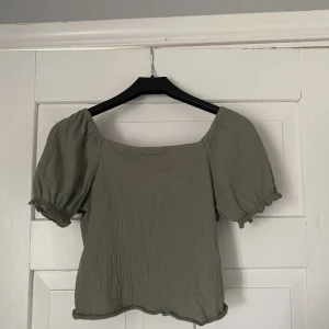 blus - grön linne blus sällan använd, bra skick
