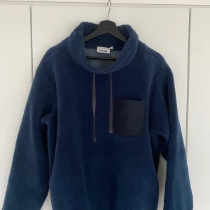 Weekday Strl M - Mycket använd men fortfarande bra skick, stor i storlek