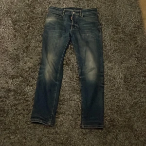 DSQUARED2 Byxor - DSQUARED2 Storlek 14Y passar sitter bra kvalite använda.