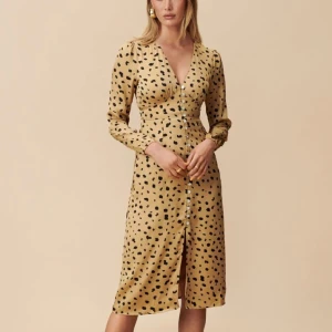 Adoore klänning  - Knappt använd adoore klänning i strl S 