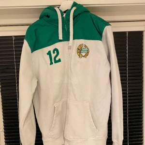 Hammarby tröja - Hammarby tjocktröja med fodrad luva, i bra skick. Storlek L