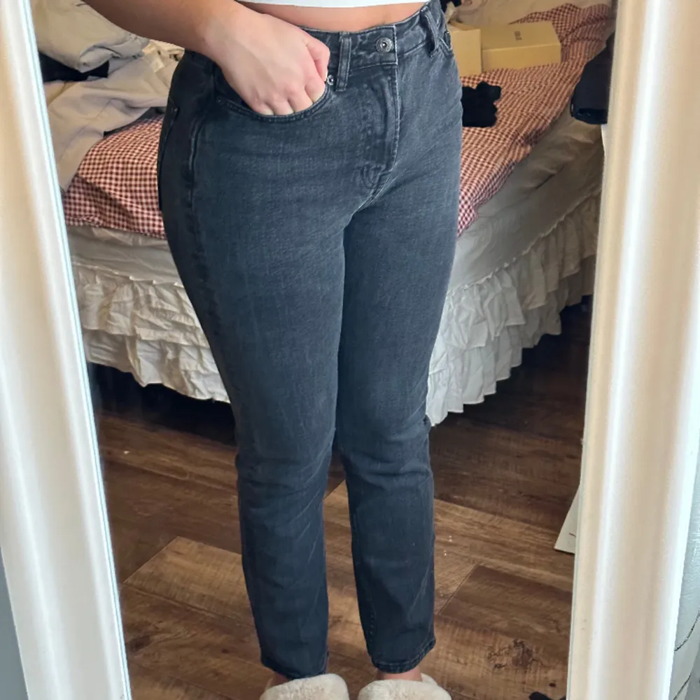 Så snygga jeans, kommer inte ihåg vart jag köpte dem men så fina🤎. Jeans & Byxor.