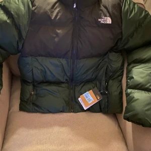 The North Face jacka 2023 helt ny - Jackan är helt ny 