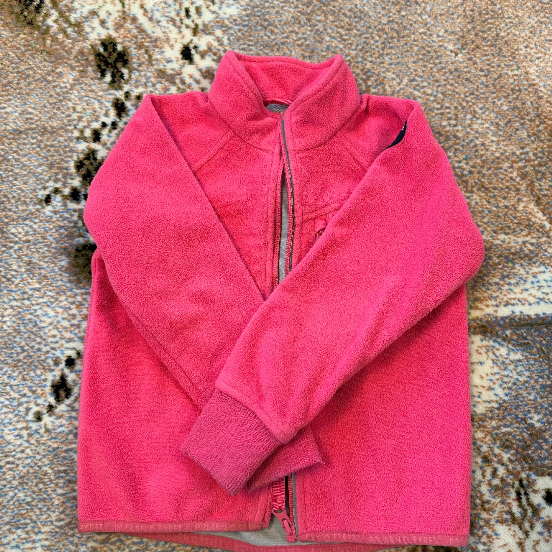 En rosa fliströja från Polorno o pyret  - 90