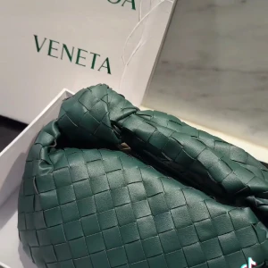 BOTTEGA VENETA JODIE TEEN - i härlig grön färg! - Så otroligt fin! Helt ny! 