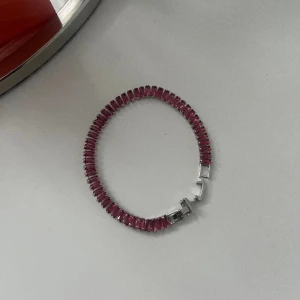 ioaku armband  - säljer detta helt oanvända armband från ioaku ❣️(pris kan diskuteras vid snabb affär)