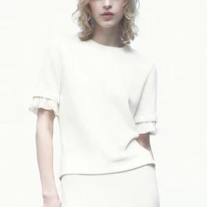 Stickad zara topp  - Säljer denna stickade toppen från Zara. Använd 1 gång så nyskick. Storlek M. Säljer för 120kr +frakt 