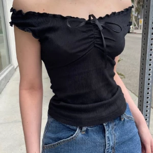 Brandy topp - Väldigt oanvänd topp som inte kommer till användning längre! Skriv privat för egna bilder!  Nypris 260kr (Säljer exakt likadan i vit)