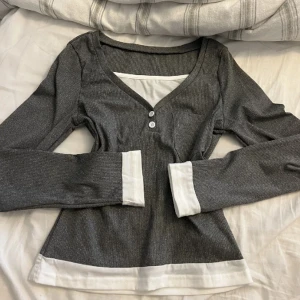 grå tröja!  - En helt ny tröja som aldrig har varit använd ! 💋