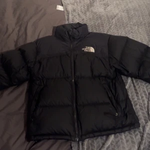 North Face Puffer Jacker - North Face jacka! Condition 9,5/10, Inga hål eller skador på jackan. Pris kan diskuteras!