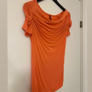 Aprikos topp - Supermjuk aprikos/ korall topp. Medium.