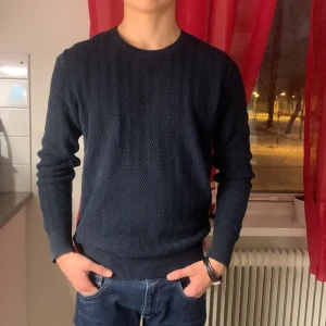 J.Lindberg tröja.  - Säljer en jätte snygg tröja ifrån j Lindberg. Inga defekter eller problem med den. Snygg till vintern . Hör av er för mer funderingar eller bilder.// Alex