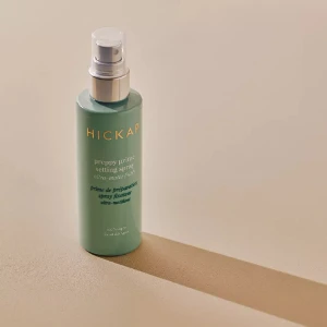 Hickap settingspray - Hickaps settingspray i ultra-matte🤍 använt ungefär en fjärdedel så forfarande en del kvar som känns onödigt att kasta bort🤍