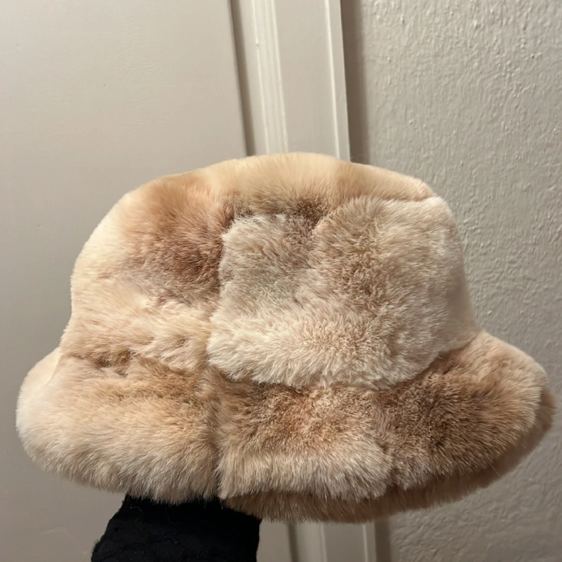 Fluffig päls mössa - 90