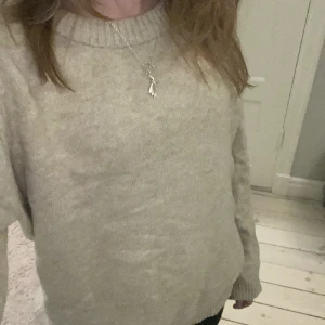 Stickad - Stickad tröja från vila! Bra skick!💓