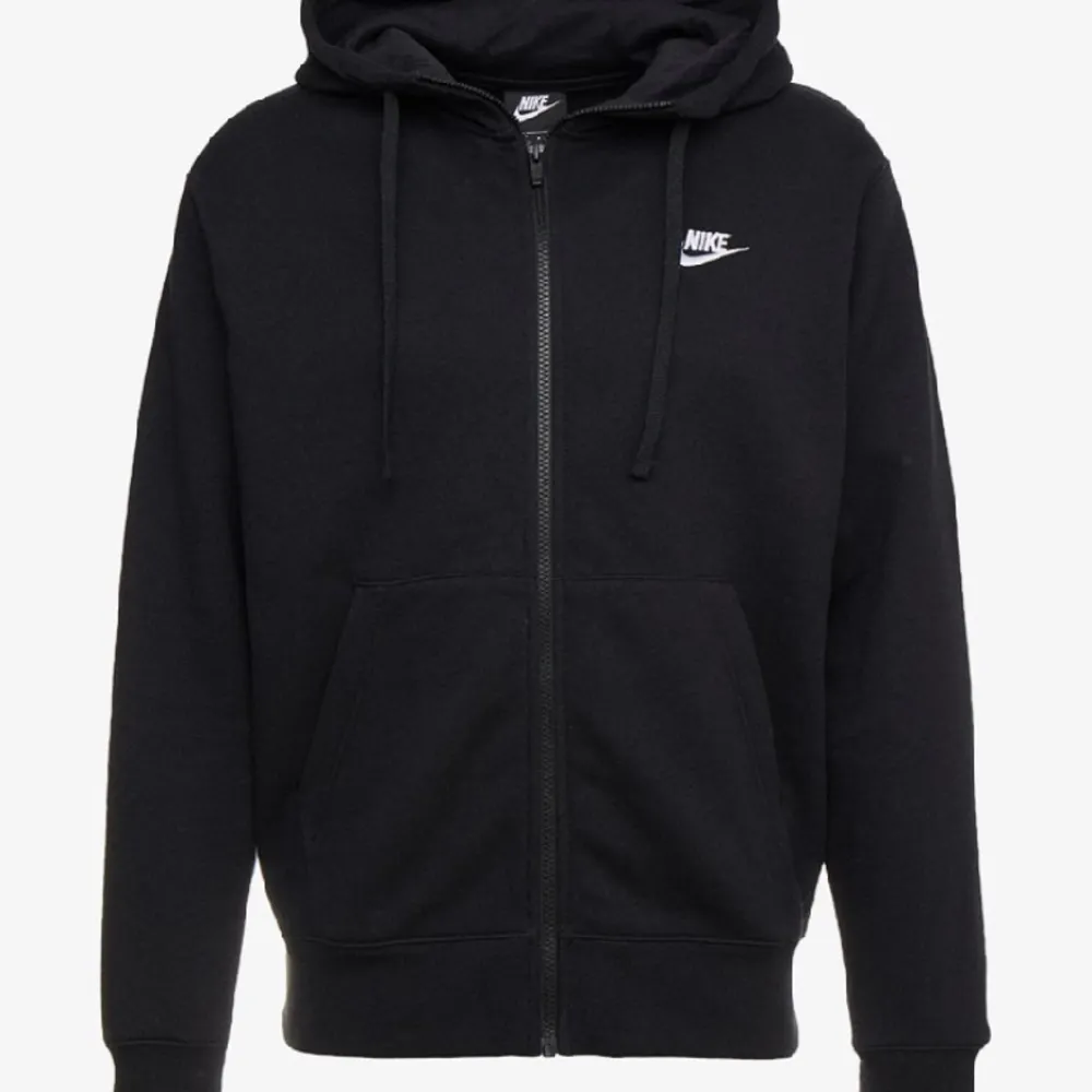 Nike zip tröja storlek snypris 750 köpt från Nike hemsidan.  Skriv om de är något, pris går att diskutera!. Hoodies.