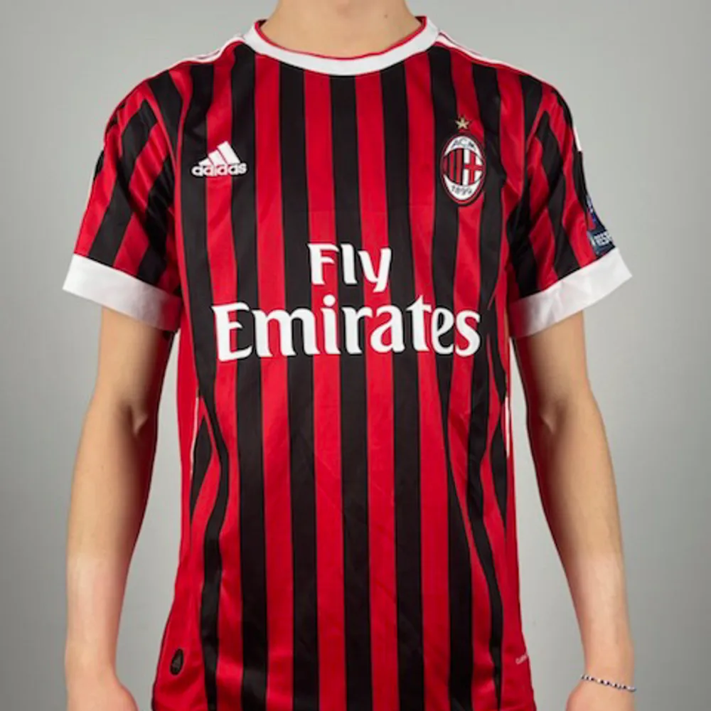 Adidas - AC Milan 2011/12 # 13 Nesta🔥 Storlek M Skick 10/10 699kr  . T-shirts.