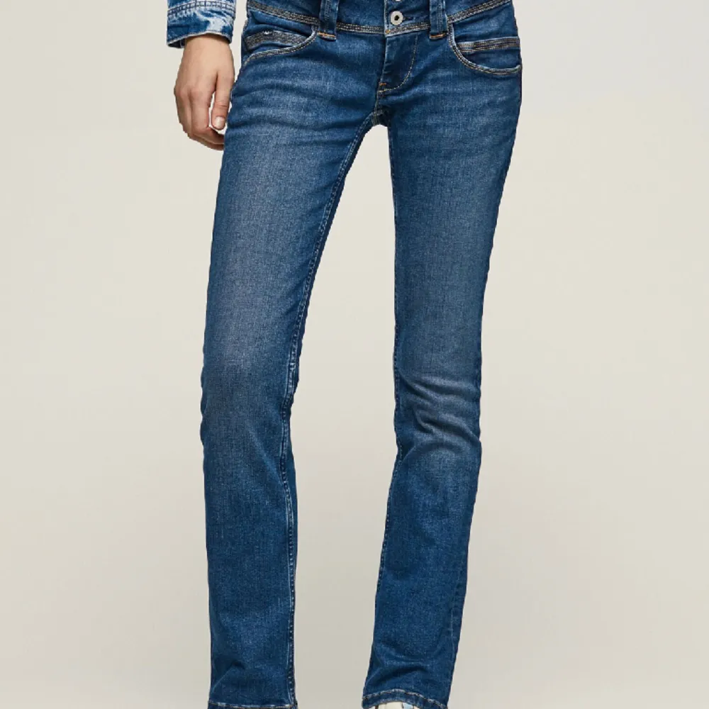 Skit snygga trendiga el pepe jeans! Super sköna! Säljer pga att de tyvärr va för små🥹 hoppas de kan säljas vidare för någon som har nytta av dom!. Jeans & Byxor.