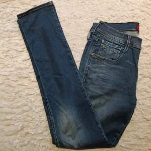 Hej, säljer mina Replay jeans för att dom är för små. Köpt för cirka 1100 använd i bra skick. (Paket pris)