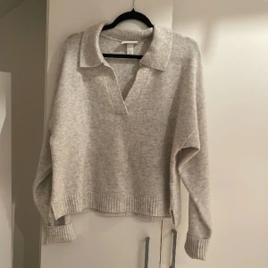 Tröja från Monki  - Säljer denna tröja då den inte kommer till någon användning alls☺️