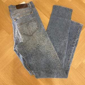 Hej! Säljer nu mina Jeans från märket Tiger Of Sweden , storlek 29 fint skick. Varan är givetvis äkta. Tveka inte på att höra av dig om du har frågor eller funderingar kring varan!