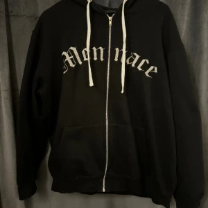 Menace zip-up hoodie  - Används aldrig, inga skador. :)