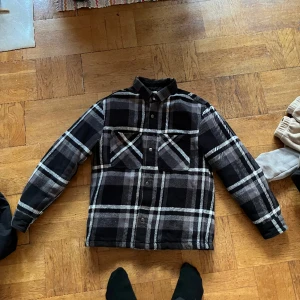 Jacka Strl S - Snygg varm sommar/vår/ höst jacka! 