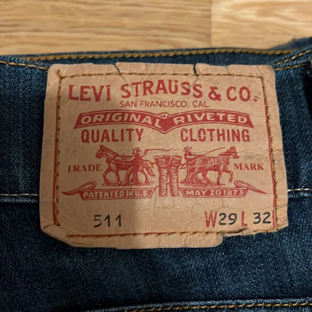 Ett par levis lågmidjade jeans som då är skit snygga på och passar till allt. Jeans & Byxor.