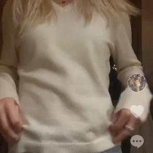Stickad tröja  - Säljer min stickad tröja som inte kommer till användning längre. Jätte snygg och passar till massa saker❤️