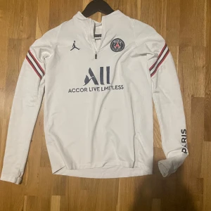 PSG tröja - En Paris tröja köpt för 1100 ny pris 650. Använd inte så många gånger.storlek XS