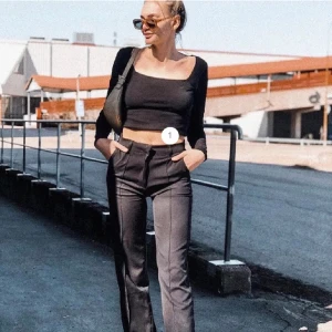 Midrise kostymbyxor  - Fina kostymbyxor från madlady i storlek 34-L30. Knappt använda då de är lite för små för mig. 