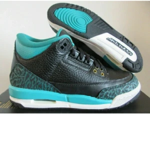 Jordan 3 retro rio real - Jordan 3. Fick dom i present så har ej kvitta eller så. Nypris ca 3000. Står storlek 39 mne skulle säga de passar 37/38/39