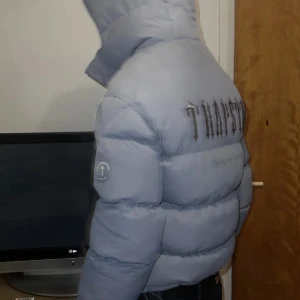 Trapstar jacka  - Äkta trapstarjacka köpt från deras hemsida. Lappar och kvitto  finns kvar, helt oanvänd 