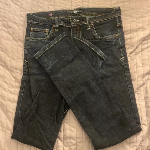 Herr jeans  - Kan tänkas mötas upp i Linköping så man slipper betala frakt !! 