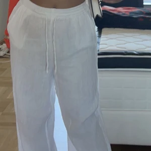 Linne byxor  - Vita, bra längd , pris innan 500
