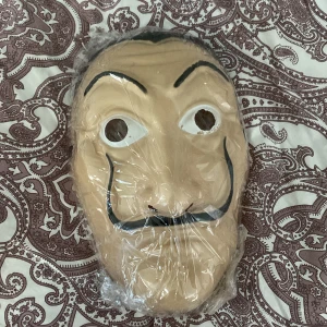 ”La Casa de papel” dräkt  - Denna dräkt köptes förra året men leveransen blev försenad så hann aldrig använda den, nyskick inte ens testad 