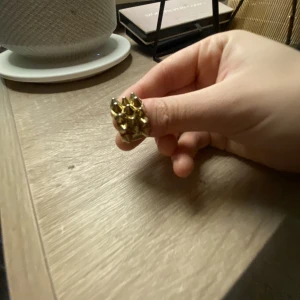 Edblad peak ring gold - Hej! undrar om någon är intresserad att byta den här edblad peak ring i guld storlek 17,5 mm mot en silvrig peak ring i samma storlek eller alternativt en annan storlek!🩷💕