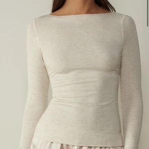 Intimissimi tröja vit/ljus beige - Storlek s och i den mer genomskinliga modellen