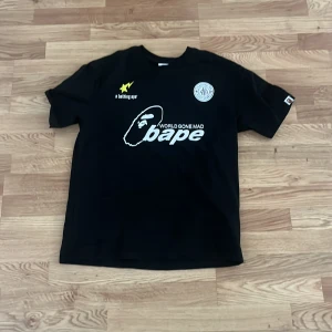 Bape T-shirt  - Bape T-shirt i storlek L använd ett par gånger men i bra skick fortfarande 600kr 