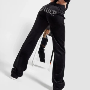 juicy couture byxor - använda fåtal gånger, är i princip i nyskick! 