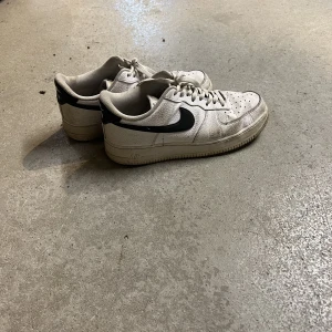 Air force 1  - Air force 1 storlek 44,5  använda men tvättas innan den skickas. 