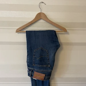 Jacob Cohen - Tja! Säljer nu mina Jacob Cohen då de inte passar mig längre. Fint skick, skriv angående frågor osv. 