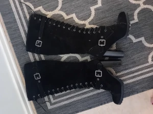 Stövlar  - Helt oanvända nya stövlar 