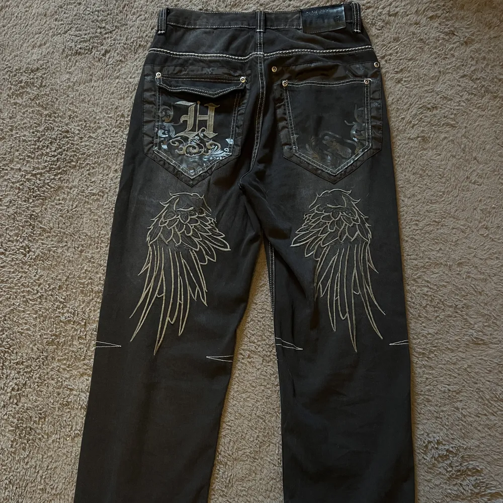 Galna baggy y2k jeans. Använda 2-3 gånger. Säljer för har bytt stil. Condition 10/10. Jeans & Byxor.