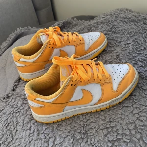 Nike dunk - Strl 36,5 dunder fina från soulplus.se något nött i ena hälen annars hela o fina 