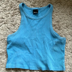 Blå tanktopp - Knappt använd, bra skick, passar mellan XS-M då den är väldigt stretchig