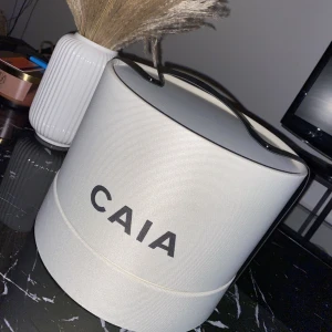 Caia kalender box - Säljer Caia kalender boxen Fin som prydnad eller att ha saker i  Helt oanvänd 