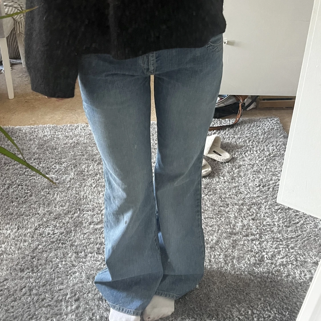 Lågmidjade ljusa bootcut-jeans  - 90