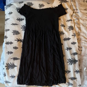 Klänning - Basic klänning  Svart  Storlek L  Från bikbok  Knappt använd  Skriv vid frågor eller fler bilder <3