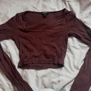 Tröja  - En brun Kroppar tröja med långsammare   